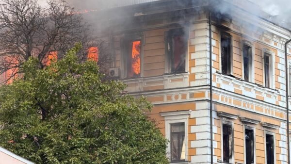 Наслідки падіння БпЛА в центрі Києва