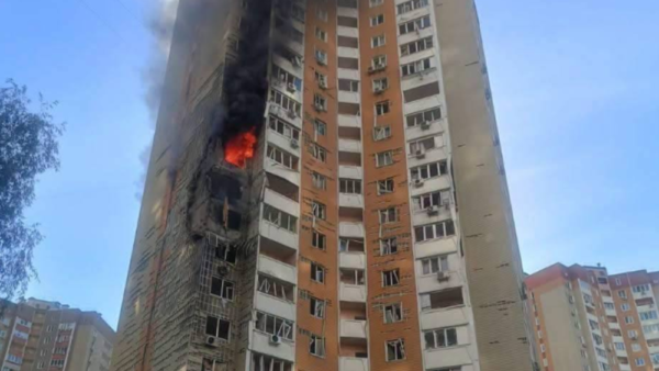 Пошкоджений 16-поверховий будинок у Дарницькому районі Києва
