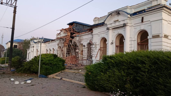 Пошкоджена залізнична станція Микільська Слобідка