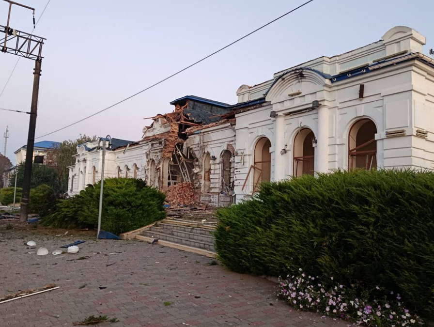 Пошкоджена залізнична станція Микільська Слобідка