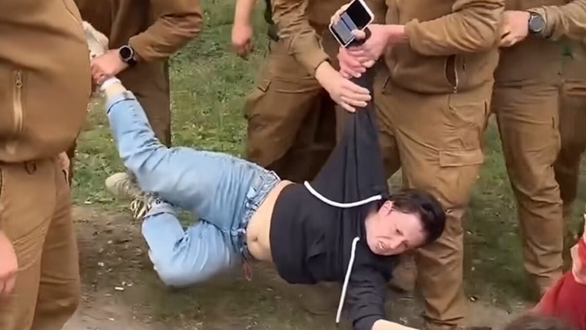 Поліція на місці прокладання тепломережі на Теремках