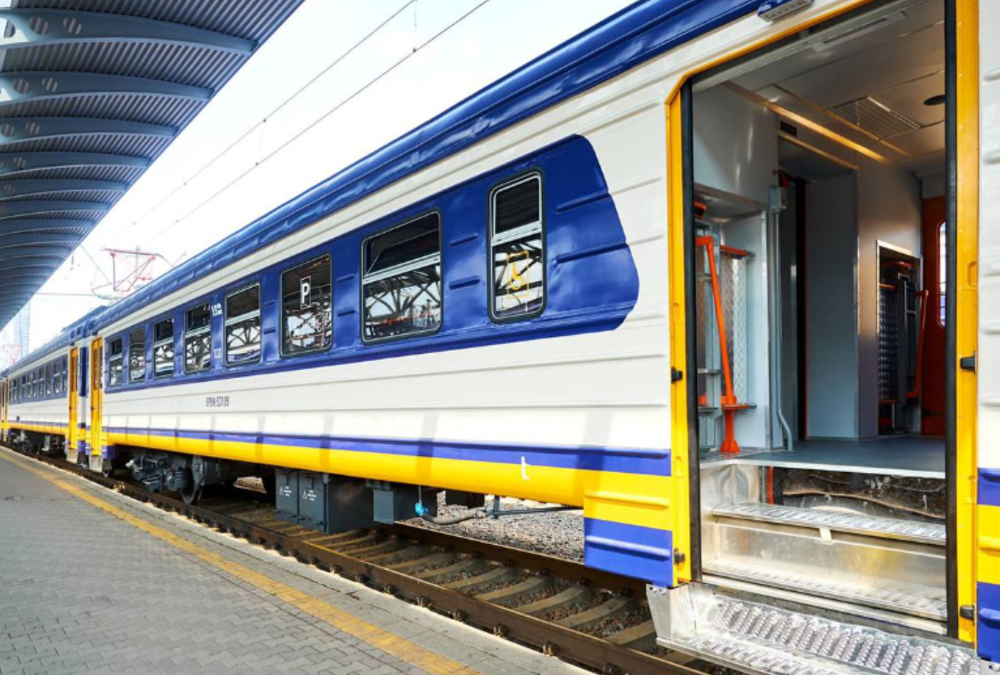 Поїзд Kyiv City Express на залізничній колії