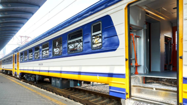 Поїзд Kyiv City Express на залізничній колії
