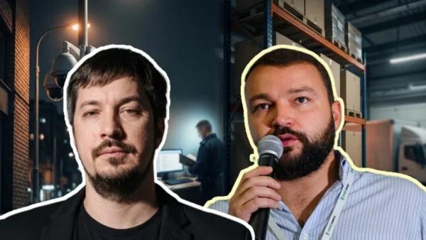 Логотип Національної поліції України на тлі будівлі