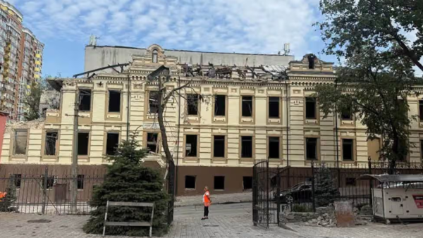 Пошкоджена Лук'янівська поліцейська дільниця