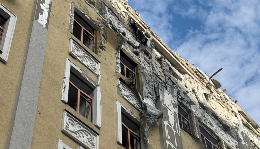 Пошкоджена будівля Вищої ради правосуддя у Шевченківському районі Києва