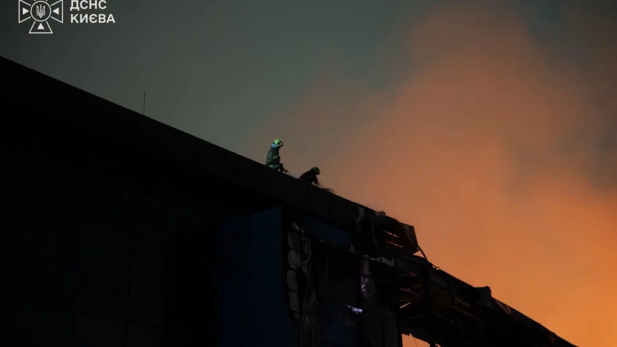 Південний міст у Києві з видом на Дніпро