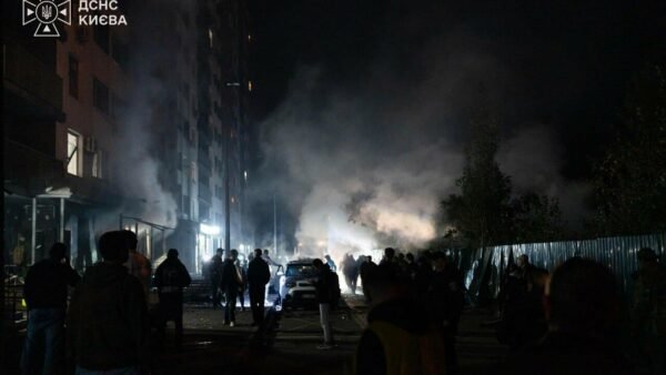 Пожежа в житловому будинку в Києві після нічної атаки дронів