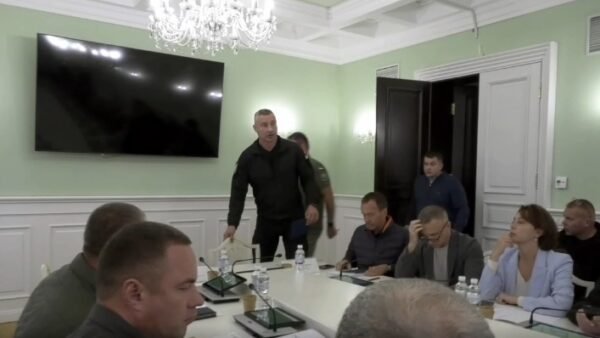 Мер Києва Віталій Кличко на засіданні Ради оборони Києва