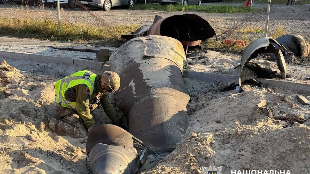 Нездетонована балістична ракета у Києві