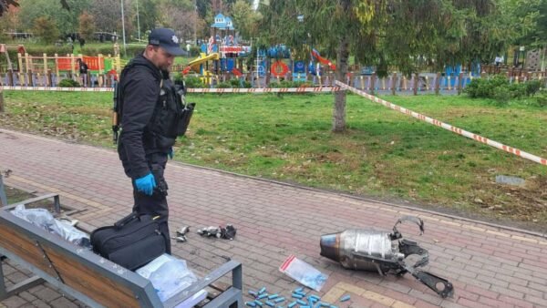 Уламки дрона в парку Орлятко