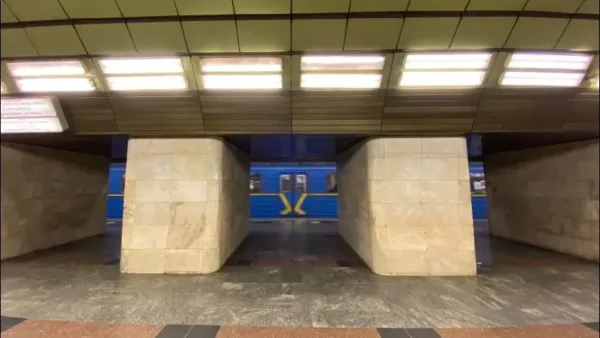 Київський метрополітен під час зупинки руху
