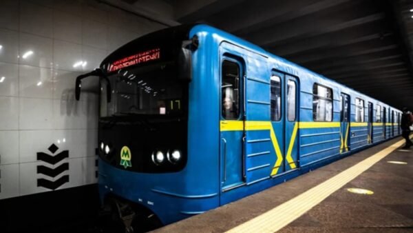 Київське метро, поїзд на Південному мосту
