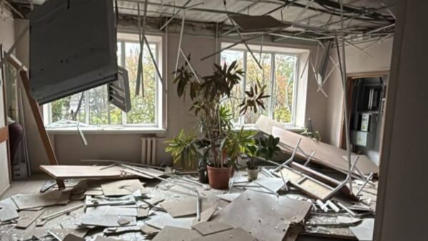Пошкоджений Консультативно-діагностичний центр у Солом'янському районі Києва
