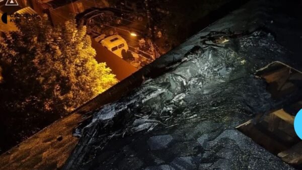 Місце падіння уламків БпЛА та пожежі в Києві