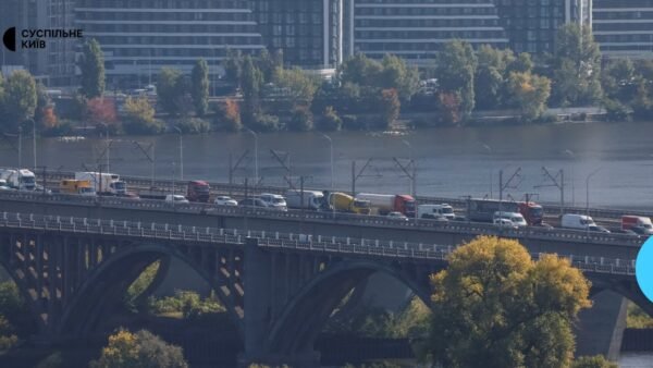 Пошкоджений Південний міст у Києві