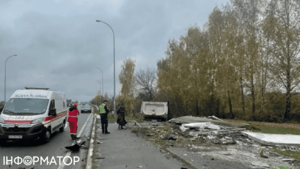 Вантажівка після ДТП біля села Микуличі
