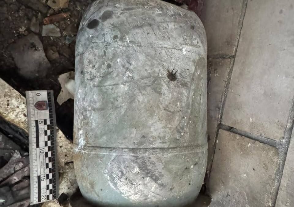 Вилучена бойова частина дрона «Герань-4» зі школи в Києві