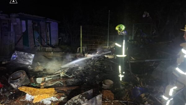 Руйнування житлового будинку в Оболонському районі Києва після атаки