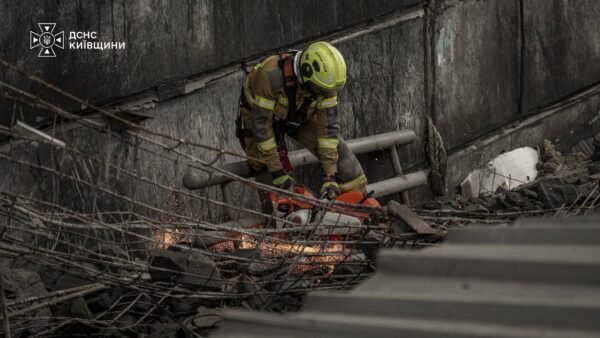 Пошкоджений будинок у Броварському районі Київщини після атаки БпЛА