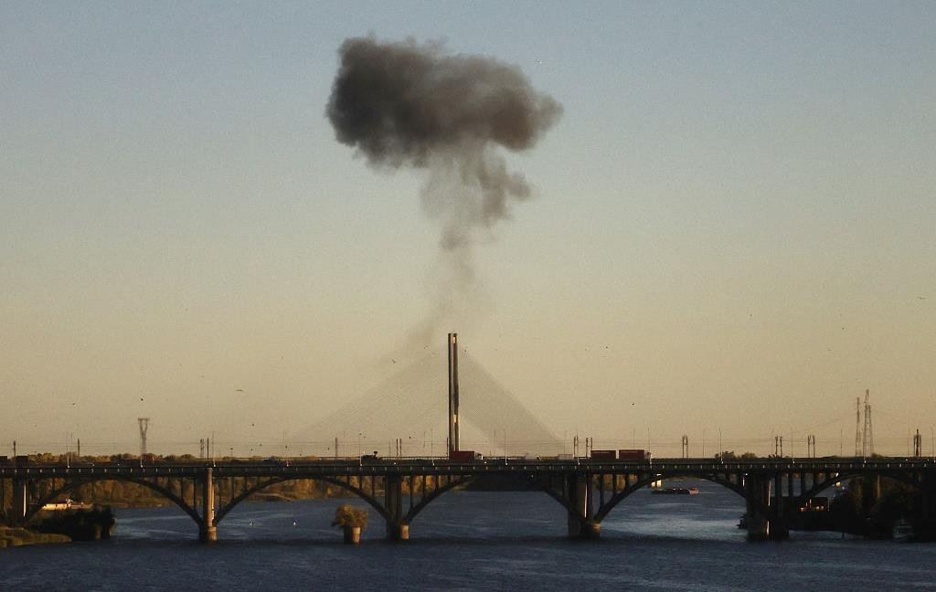 Обмеження руху транспорту на мостах Києва під час повітряної тривоги