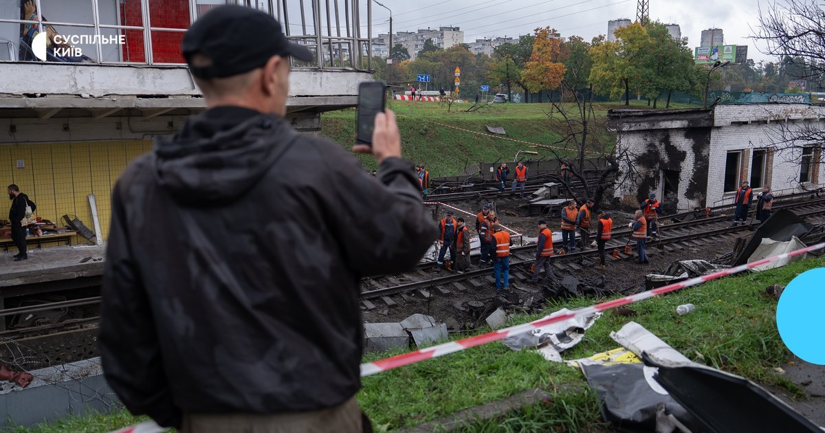 Пошкоджена станція метро Чернігівська після обстрілу в Києві