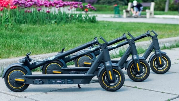 Електросамокати на вулиці Києва