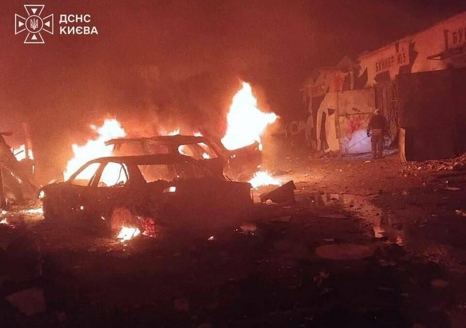 Наслідки нічної атаки на Київ 7 жовтня, пожежа в Дарницькому районі
