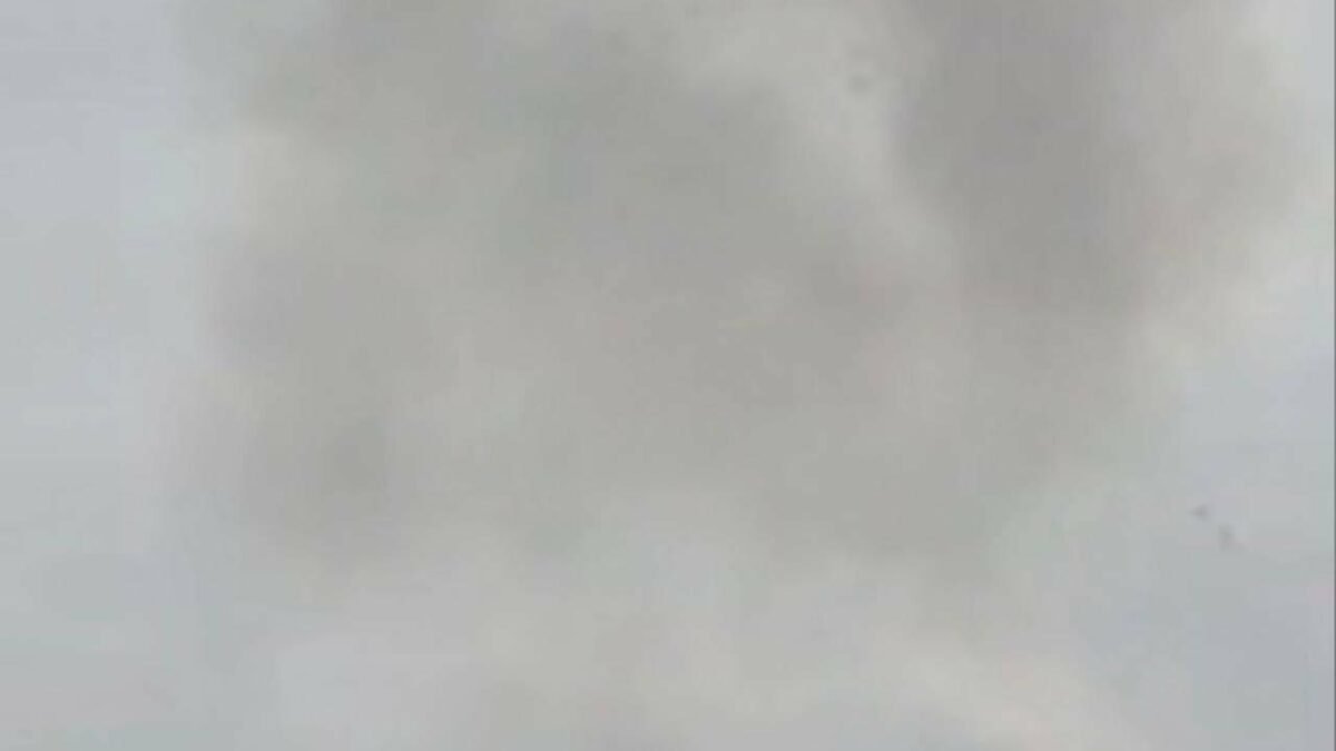 Дим над Солом'янським районом Києва після падіння уламків БпЛА