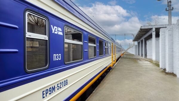 Поїзд Kyiv City Express на станції Видубичі