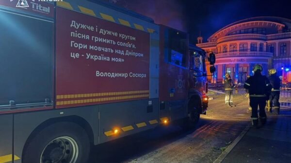 Наслідки пожежі після ворожої атаки у Дніпровському районі