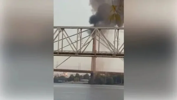 Пошкоджений Північний міст у Києві після ворожого удару