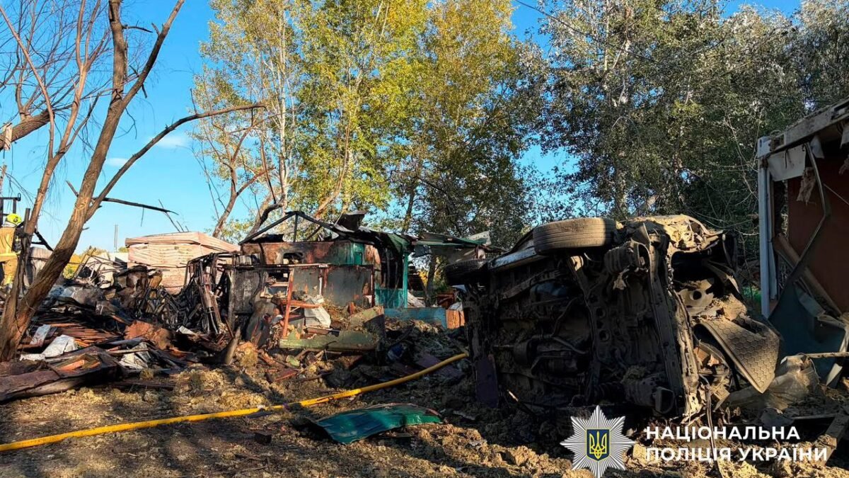 Пошкоджений будинок на Оболоні після російського удару