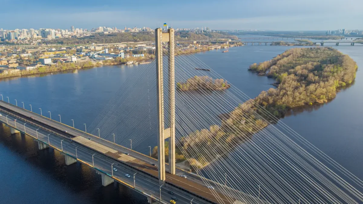 Пасажирські автобуси на Південному мосту