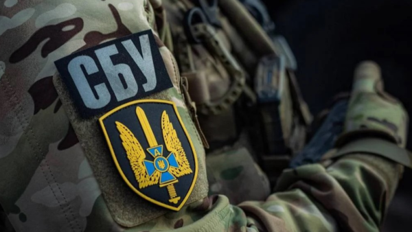 Співробітники СБУ затримують російських військових