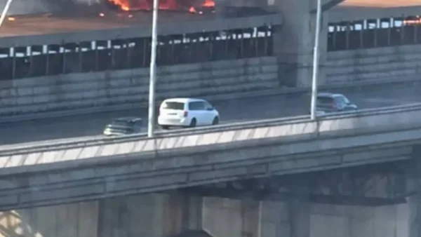 Наслідки удару БпЛА поблизу Південного мосту в Києві