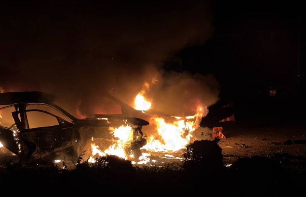 Загоряння автомобілів у Дніпровському районі Києва після влучання уламків БпЛА