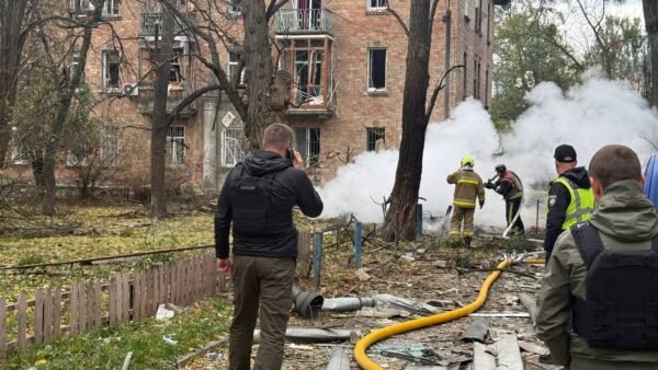 Наслідки падіння безпілотника у Печерському районі Києва