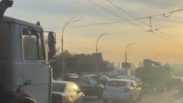 Затор на мостах Києва через обмеження руху