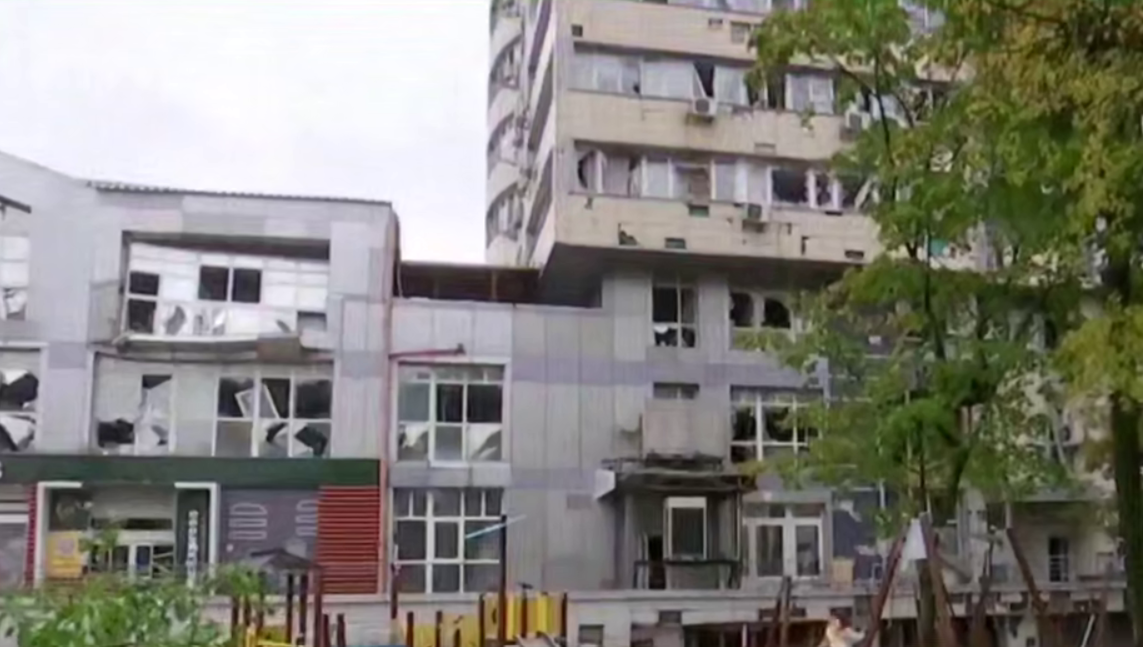 Пошкоджений 25-поверховий будинок у Солом'янському районі Києва